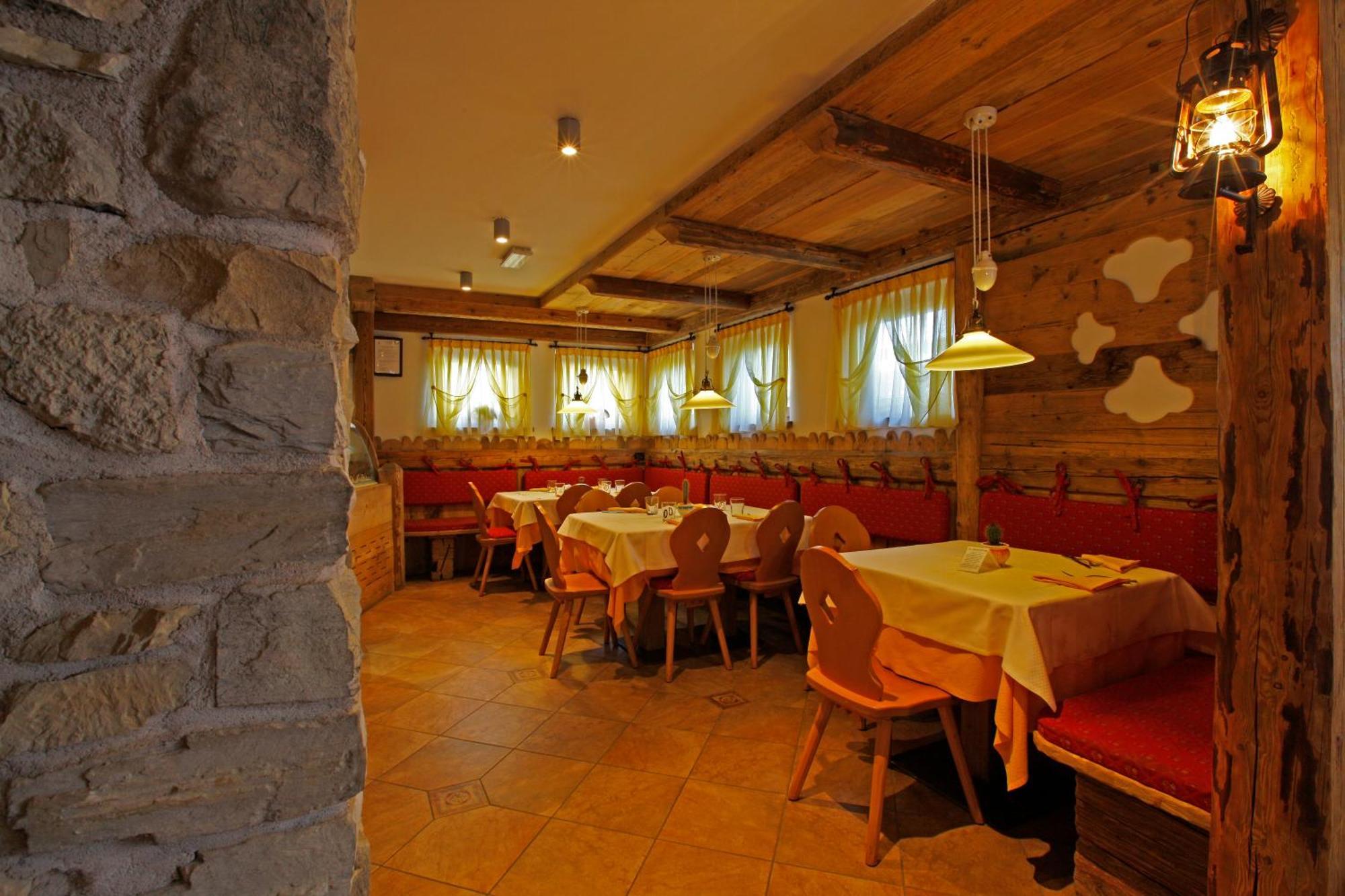 Hotel Il Maniero Осана Екстериор снимка