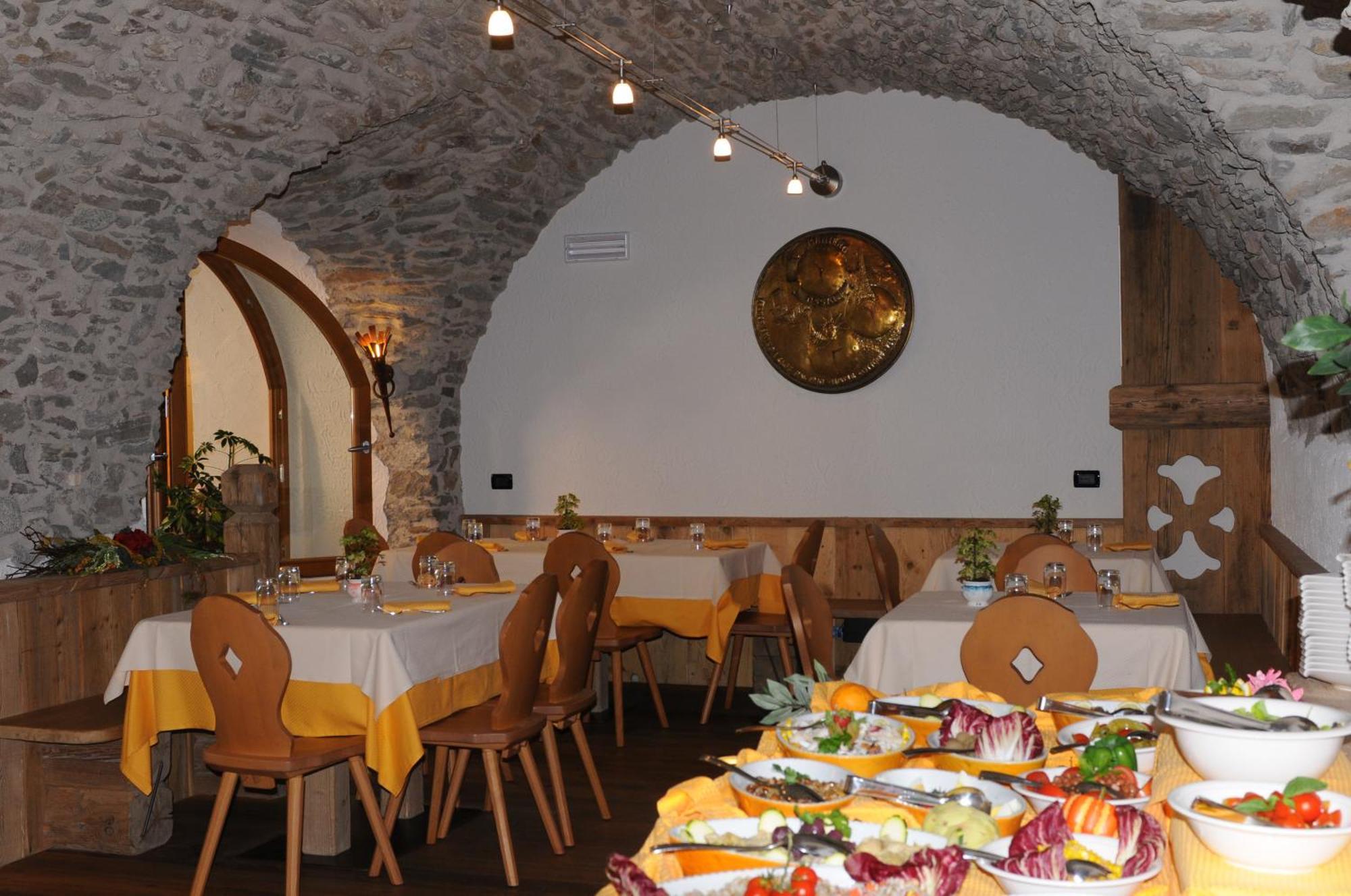 Hotel Il Maniero Осана Екстериор снимка