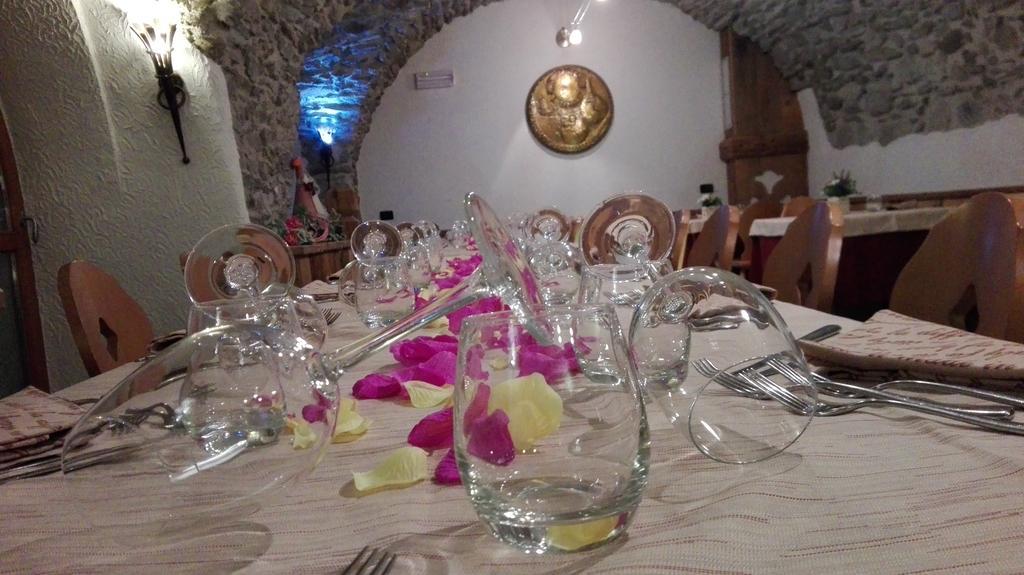 Hotel Il Maniero Осана Екстериор снимка