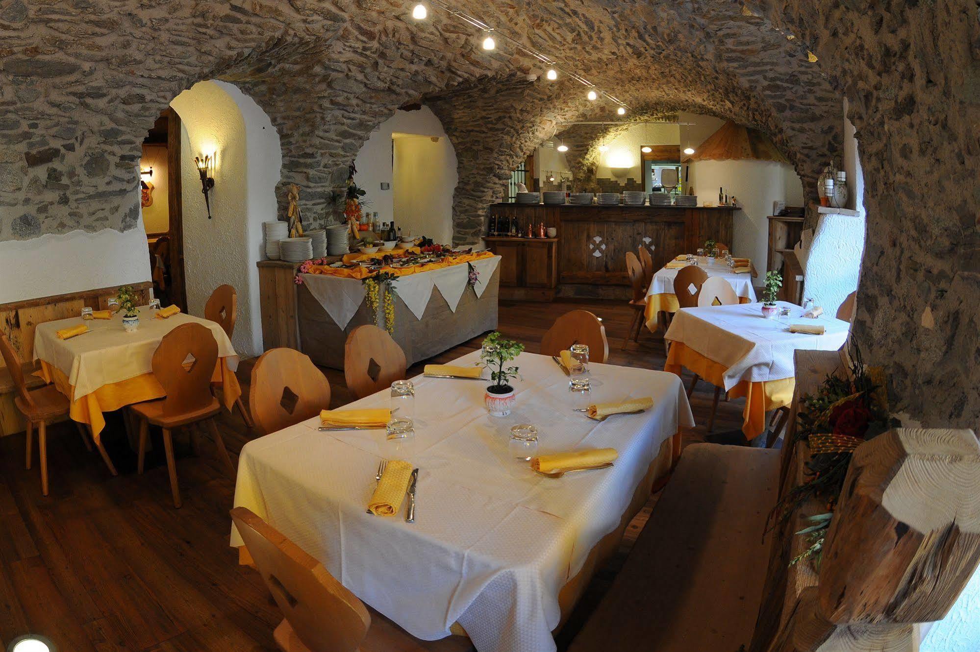 Hotel Il Maniero Осана Екстериор снимка