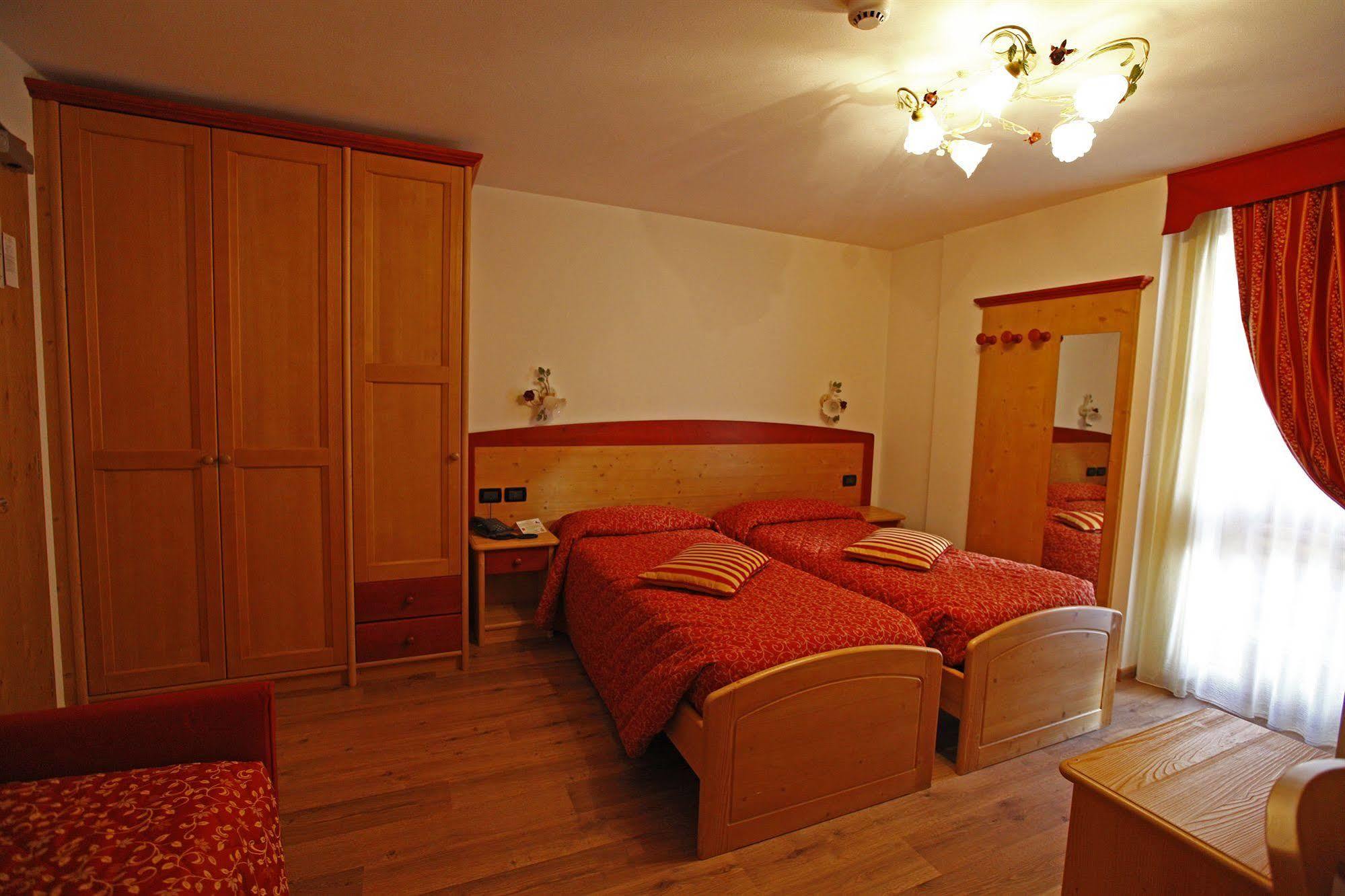 Hotel Il Maniero Осана Екстериор снимка