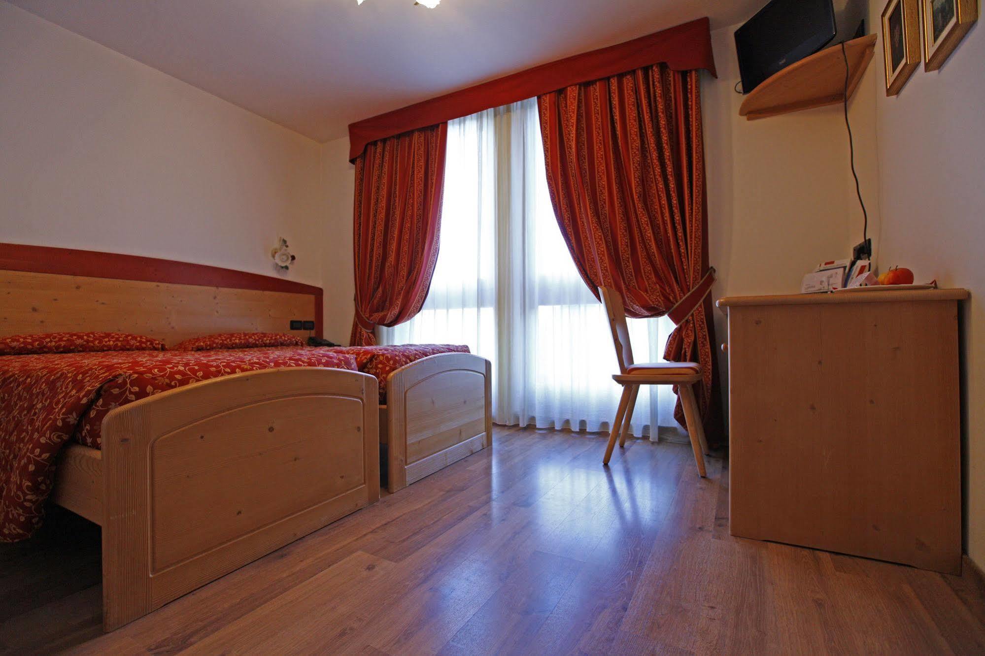 Hotel Il Maniero Осана Екстериор снимка