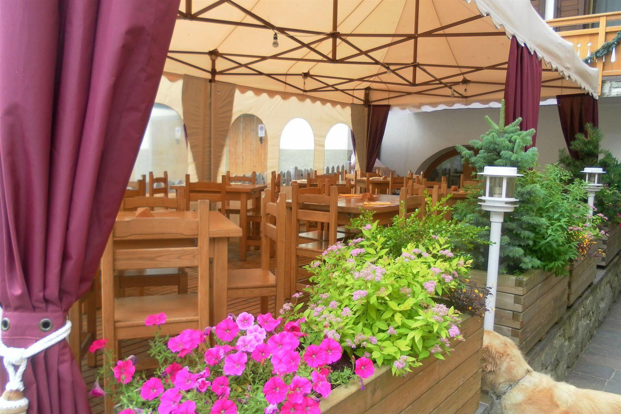 Hotel Il Maniero Осана Екстериор снимка